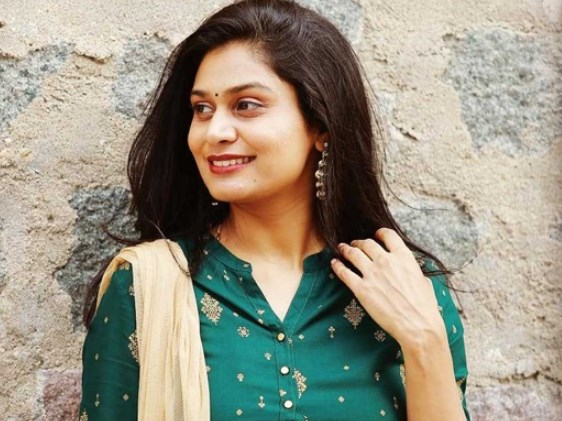 Mohana Bhogaraju Wiki, Biography, Age, Family, Height, Songs, Movies, Husband Bigg Boss 7 Telugu, And More 1 Mohana Bhogaraju