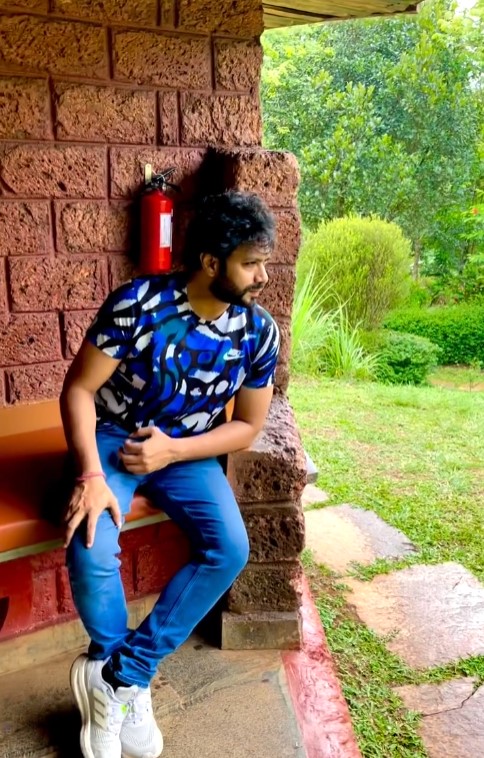 Aditya Om Wiki, Biography, Age, Family, Height, Wife, Movies, Serials, Bigg Boss Telugu 8, And More 4 Aditya Om 3