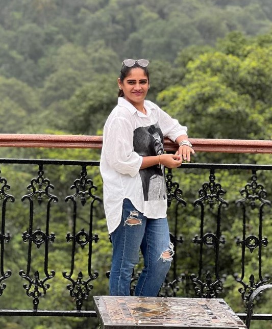 Anjali Pavan Attota Wiki, Biography, Age, Family, Husband, Height, Serials, Shows, Bigg Boss Season 8 Telugu, And More 9 Anjali Pavan 7