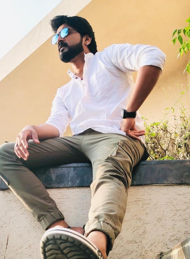 Nikhil Maliyakkal Wiki, Biography, Age, Family, Height, Girl Friend, Movies, Serials, Bigg Boss 8 Telugu, And More 5 Nikhil Maliyakkal 3