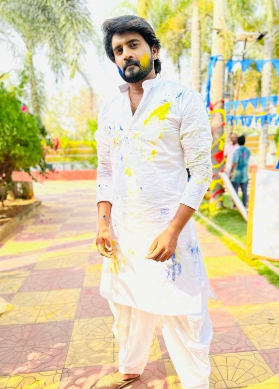 Nikhil Maliyakkal Wiki, Biography, Age, Family, Height, Girl Friend, Movies, Serials, Bigg Boss 8 Telugu, And More 1 Nikhil Maliyakkal