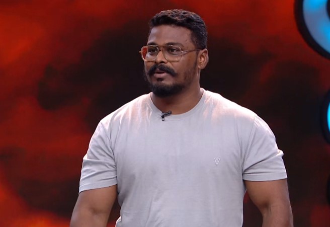 Bigg Boss 9 Telugu Agnipariksha Premiere: Highlights from Episode 1 5 Bigg Boss 9 Telugu Agnipariksha Premiere Highlights from Episode 1 3