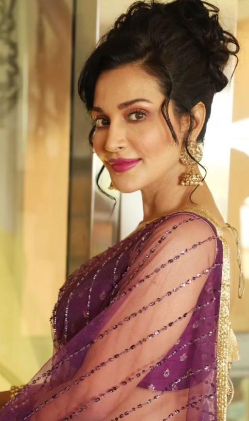 Flora Saini8
