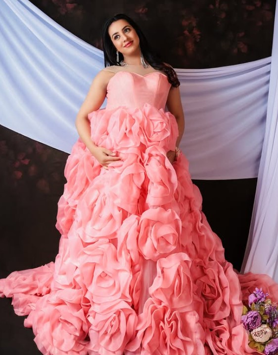 Sanjjanaa Galrani Wiki, Biography, Age, Family, Husband, Height, Movies, Bigg Boss 9 Telugu And More 6 Sanjjanaa Galrani6
