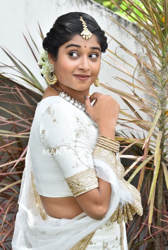 Shrasti Verma Wiki, Biography, Age, Family, Husband, Height, Movies, Shows, Bigg Boss 9 Telugu And More 7 Shrasti Verma2