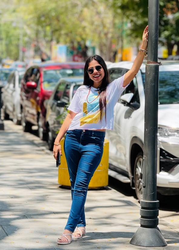 Srija Dammu Wiki, Biography, Age, Family, Boy Friend, Height, Movies, Shows, Bigg Boss 9 Telugu And More 6 Srija Dammu8