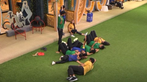 Bigg Boss 10 Telugu Episode 40: Vamsi Hits Himself in Frustration During Bigg Boss Road Block Task 1 Bigg Boss 10 Telugu Episode 40